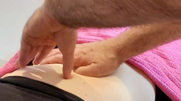Ampuku – delikatna praca terapeutyczna na brzuchu w gabinecie Genki w Warszawie